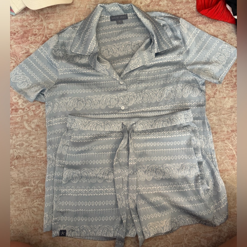 Barefoot dreams silk pajamas!!